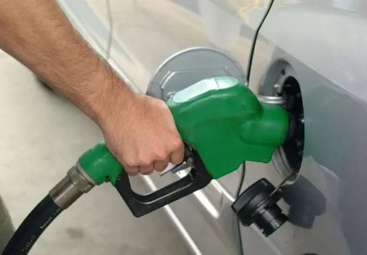 بطاقة استهلاك الوقود: كيف تقلل الشركات المصروفات؟