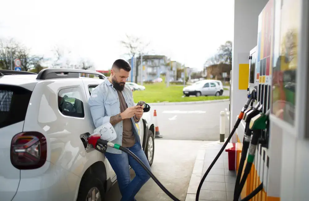 بطاقات البنزين مسبقة الدفع في السعودية: المزايا وطريقة الاستخدام 